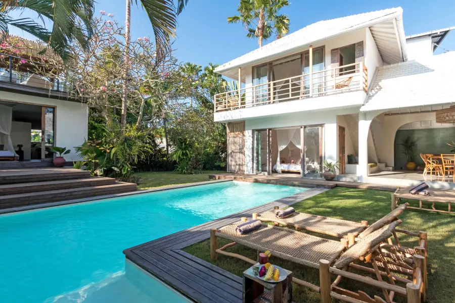 09_17122838075000Casabianca_-_Pool_Day_02