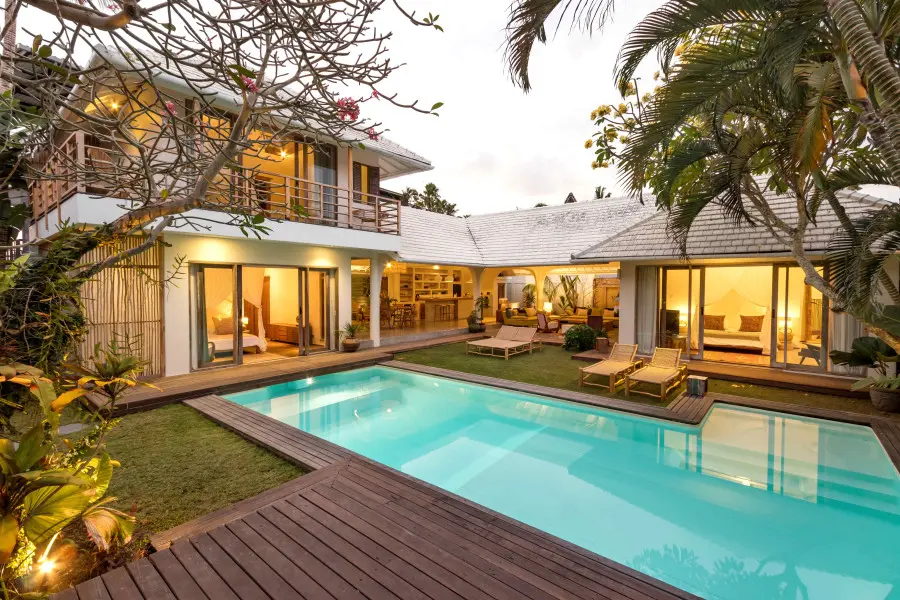 10_171228381695212Casabianca_-_Pool_Night_02