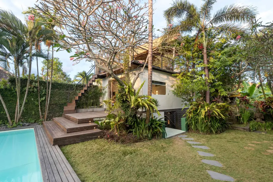 12_171228370017828Casabianca_-_Garden_02