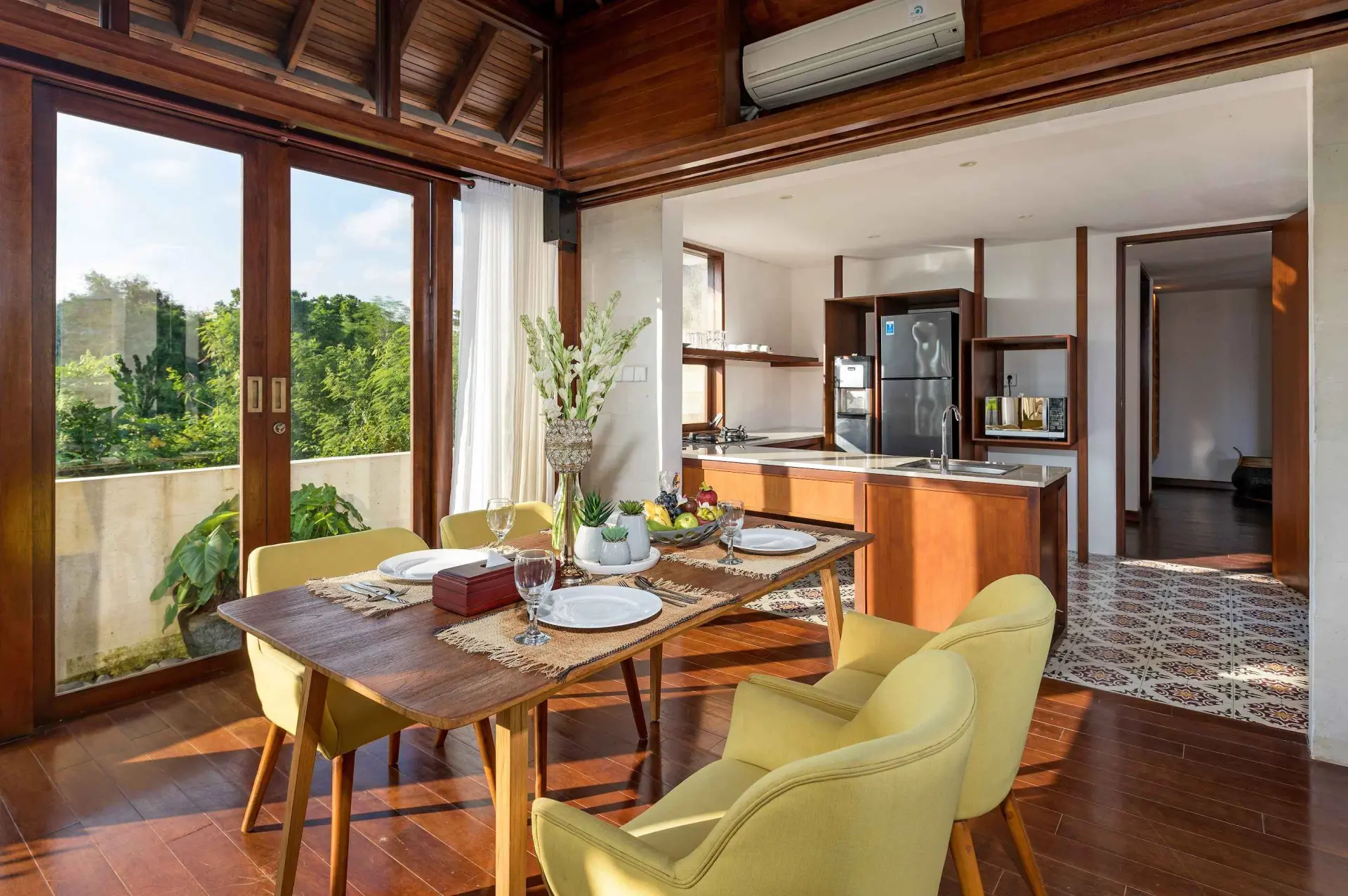 169897464782507Chands_2BR_-_Dining_4_23_11zon