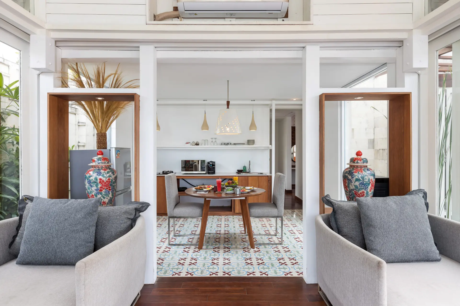 169898009673706Chands_1BR_-_Dining_04