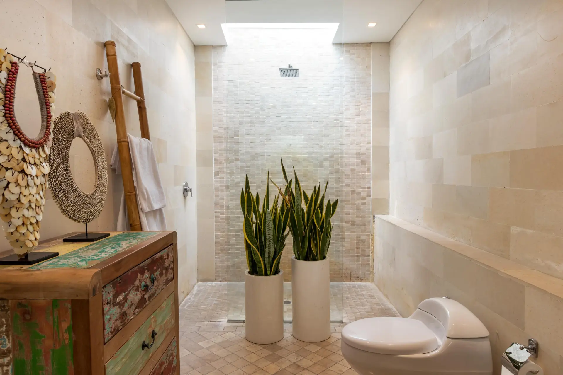 16989916478888Mia_-_Bedroom_A04