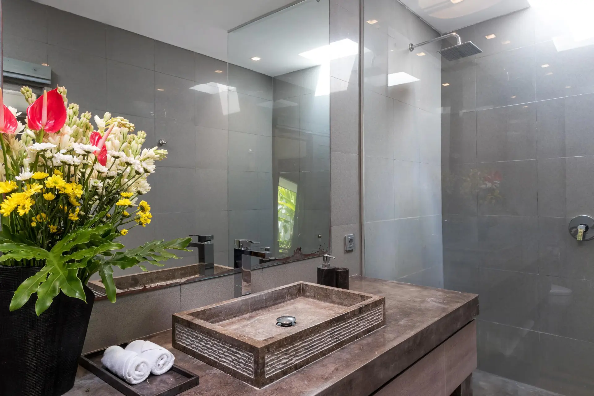 169899165118880Mia_-_Bedroom_C04