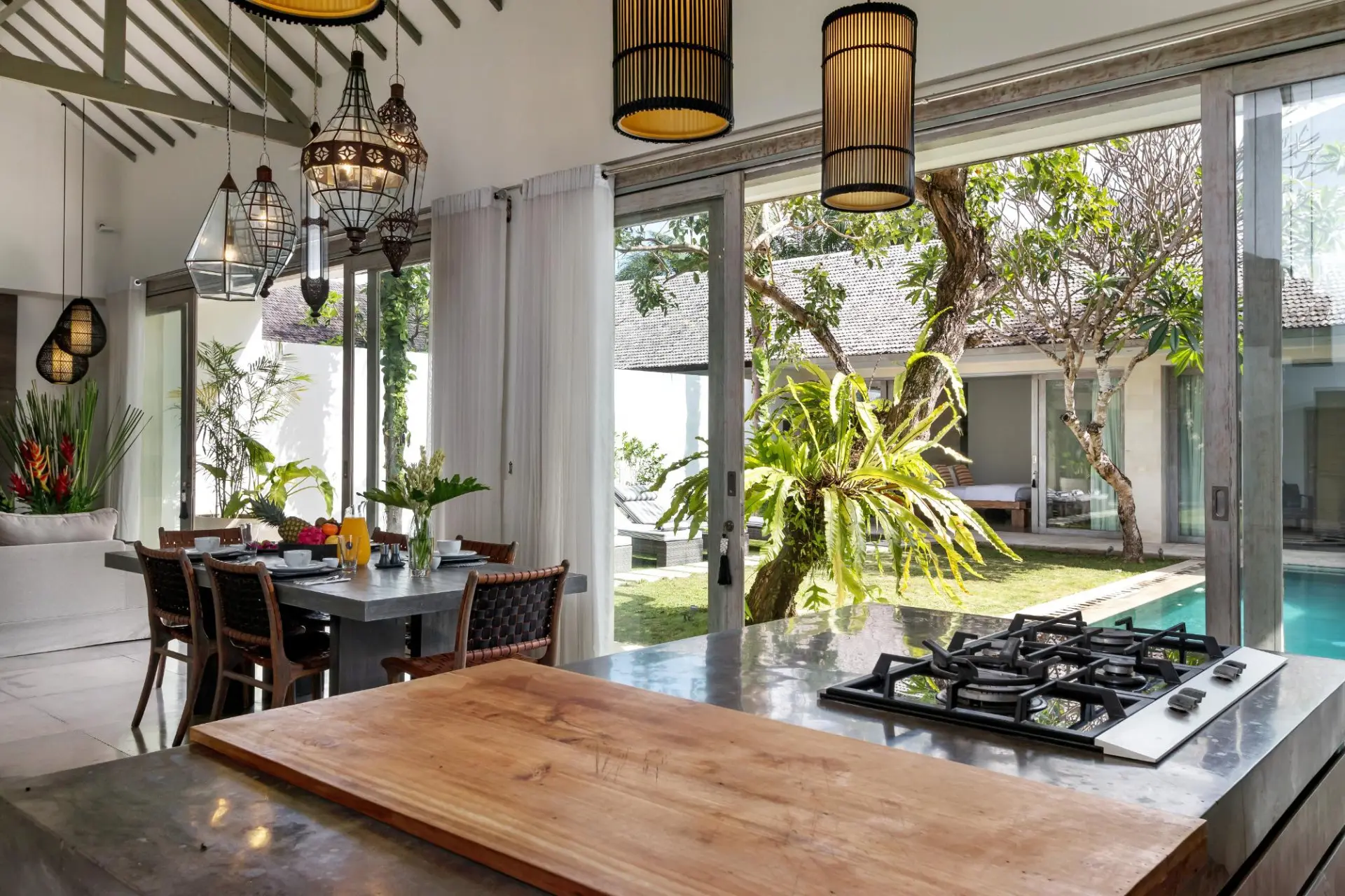 169899165695419Mia_-_Kitchen_04