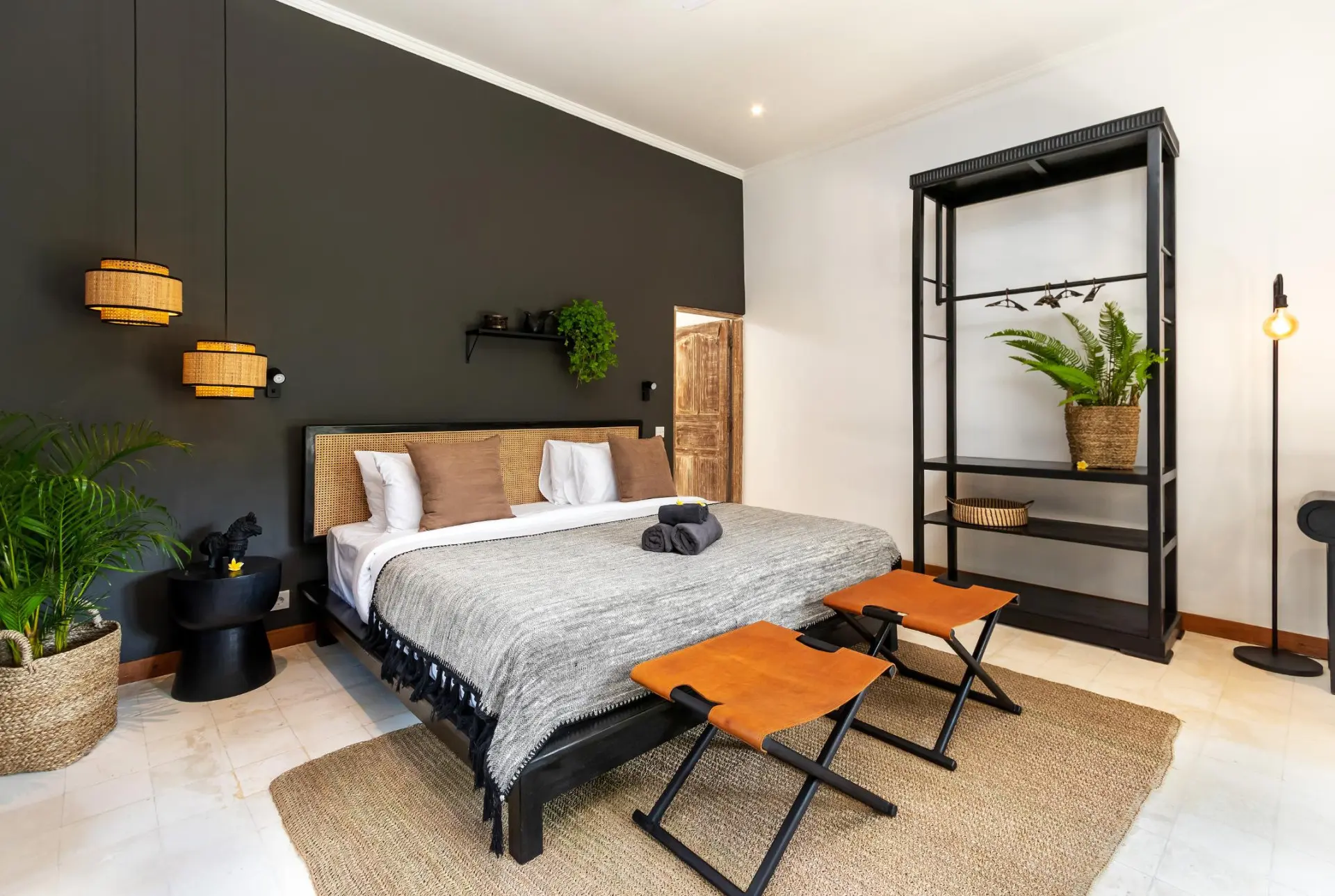 169899278044400Gauguin_-_Bedroom_A01