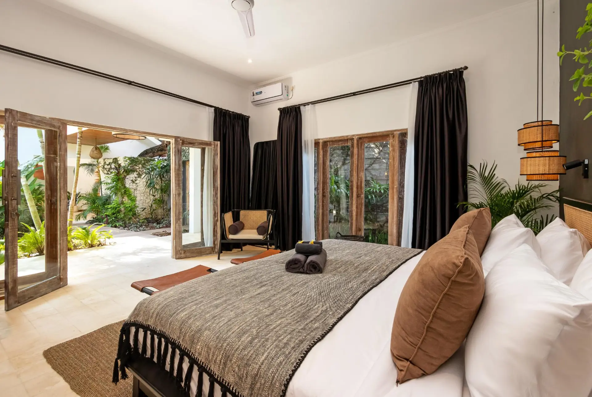 169899283232317Gauguin_-_Bedroom_A02