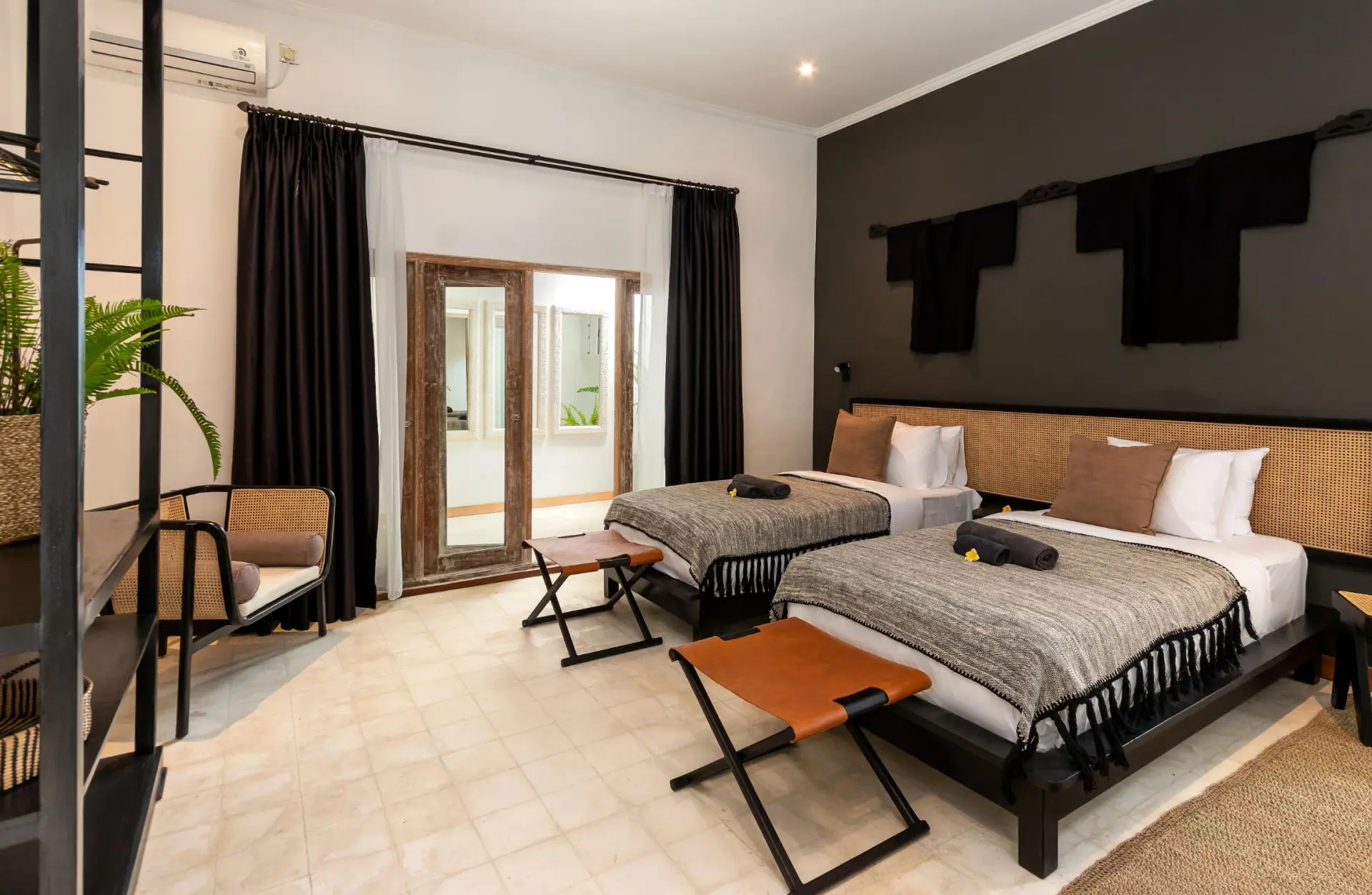 169899283858177Gauguin_-_Bedroom_C01