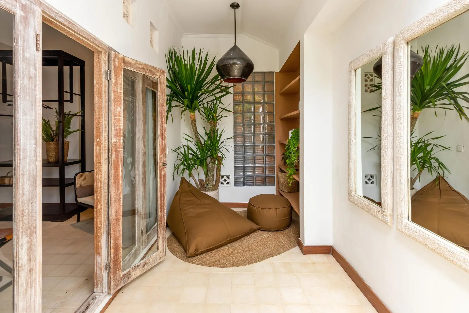 16989928414576Gauguin_-_Bedroom_C13