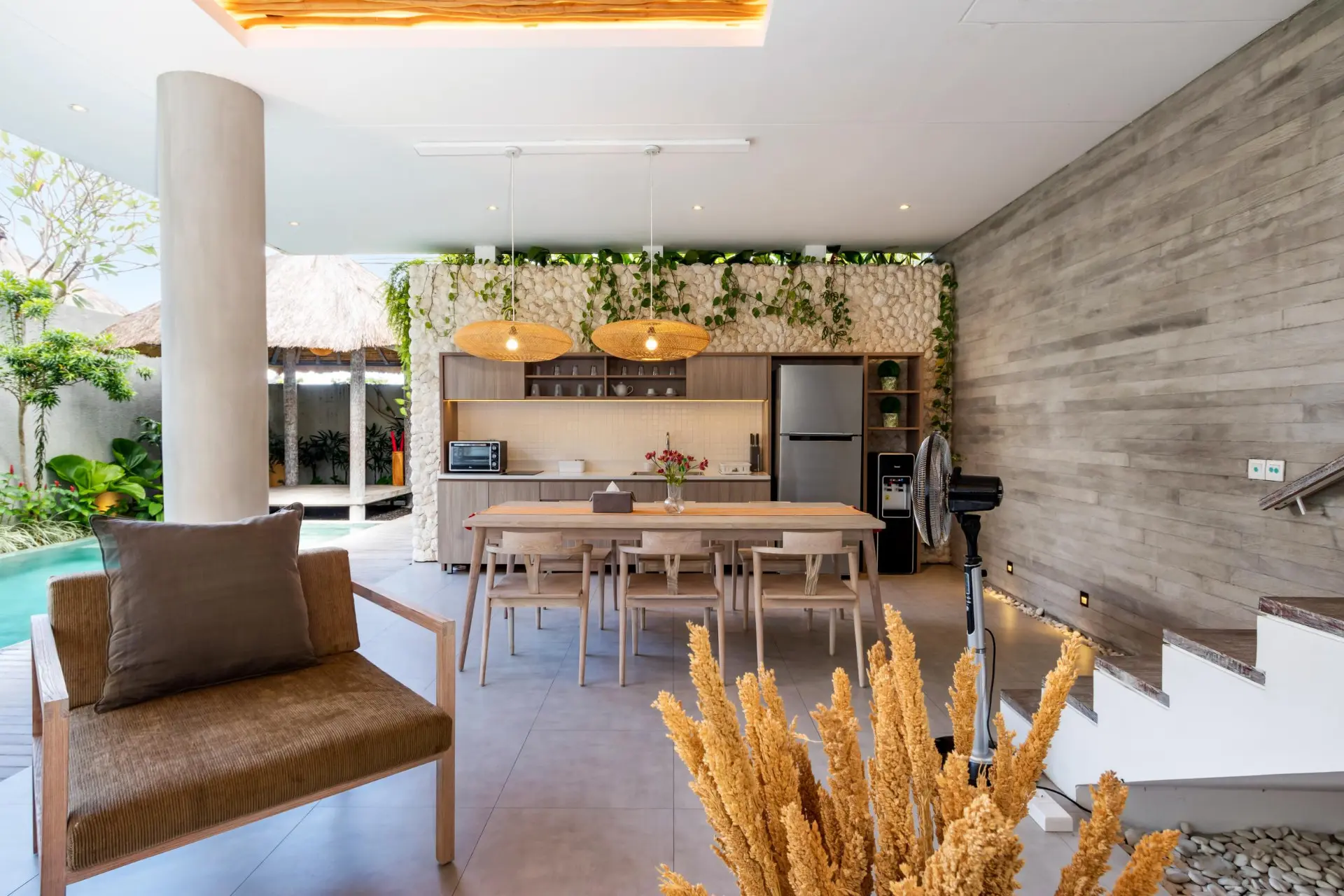 169932011696228Swan_2_-_Dining_01