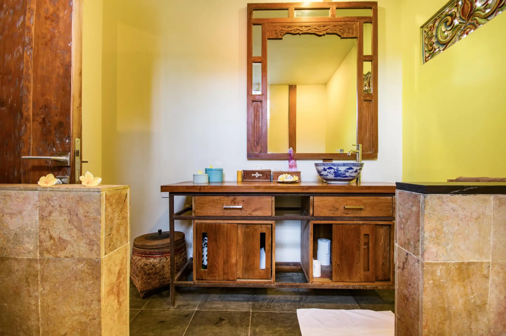 169933183987499Villa_Desa_Roro_-__Bedroom_4_-_bathroom_-_1