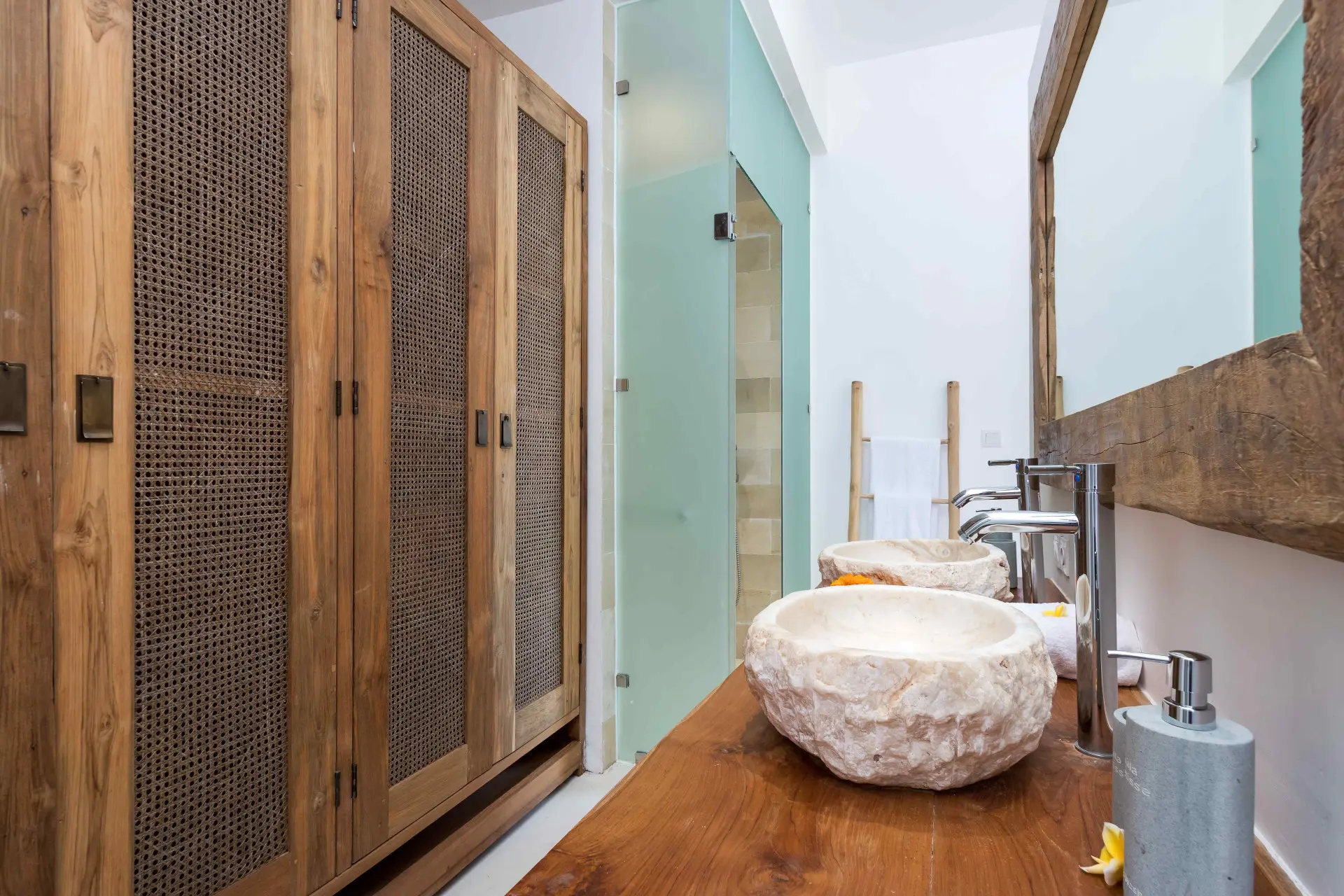 17037347918721Metisse_-_Bathroom_1B