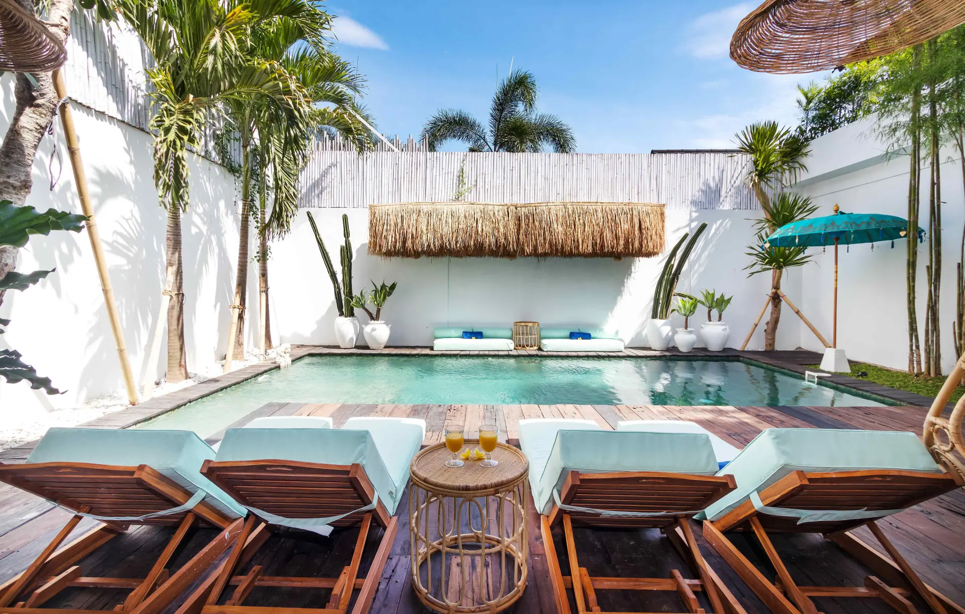 170373484093673Metisse_-_Pool_Daylight_C