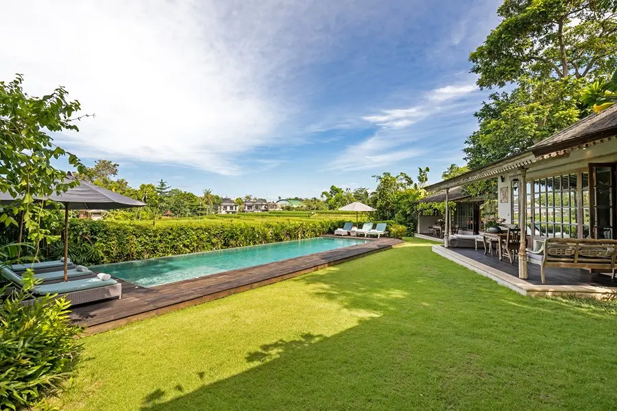 1714093844569Artis_Pool_Daylight_13