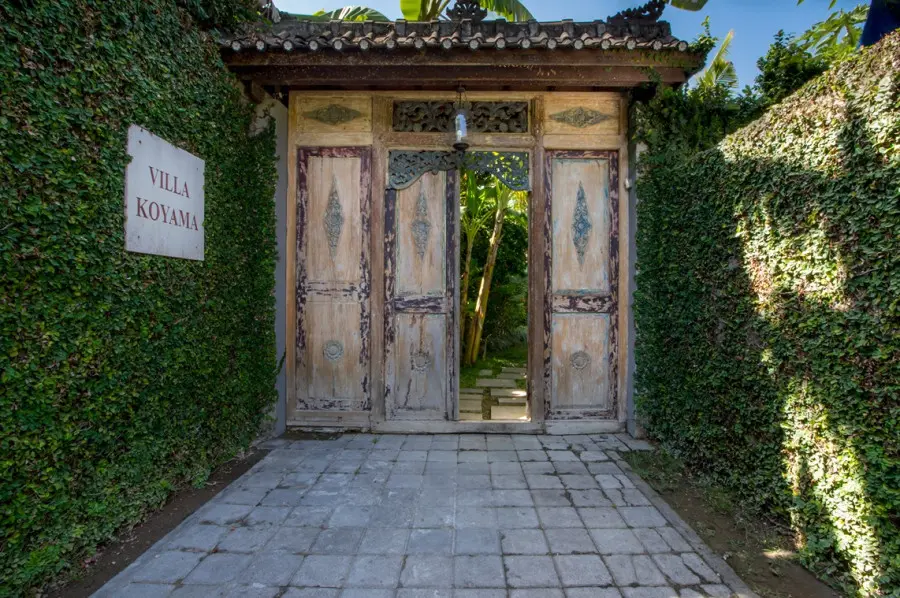 1715049636701201-Villa_Koyama-entry_door