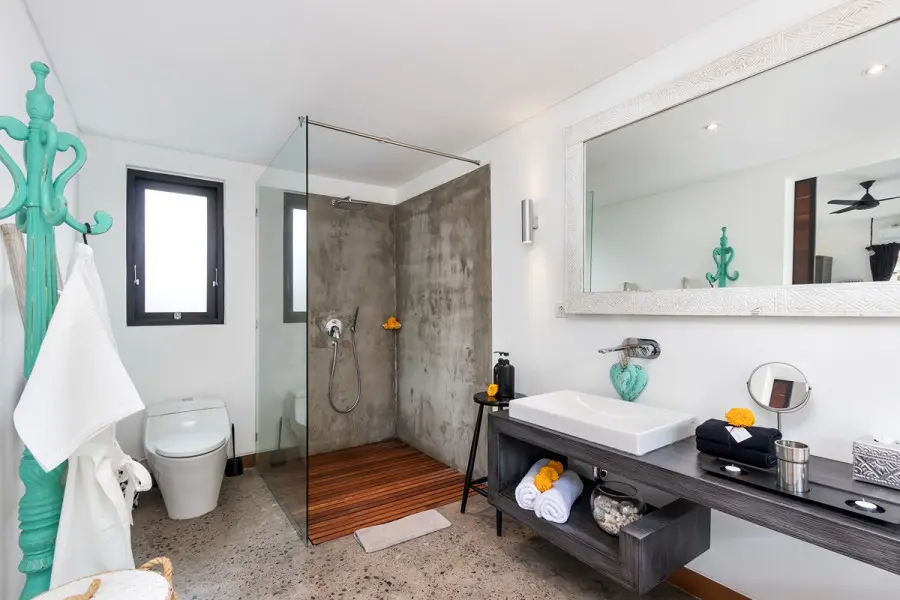 171505281572Lora_-_Bathroom_B