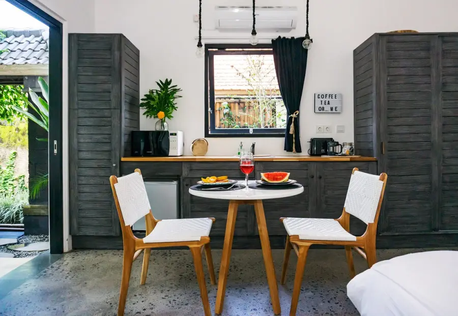 171505283649874Lora_-_Breakfast_Setup