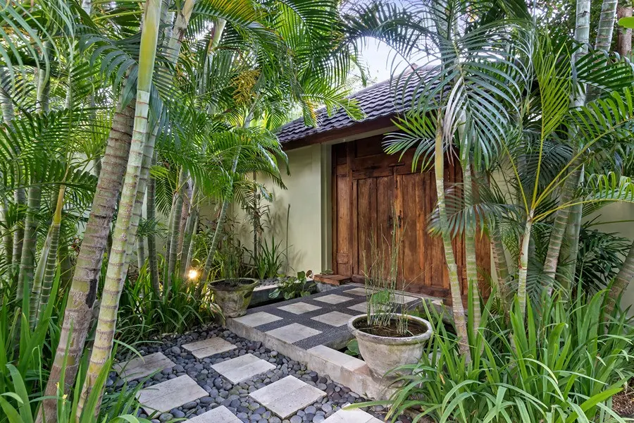 171557002156859Shantika_-_Entrance_A