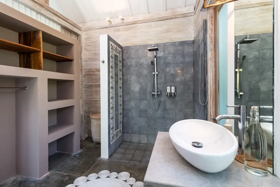 171557166768334Little_Mannao_-_Bathroom_2A